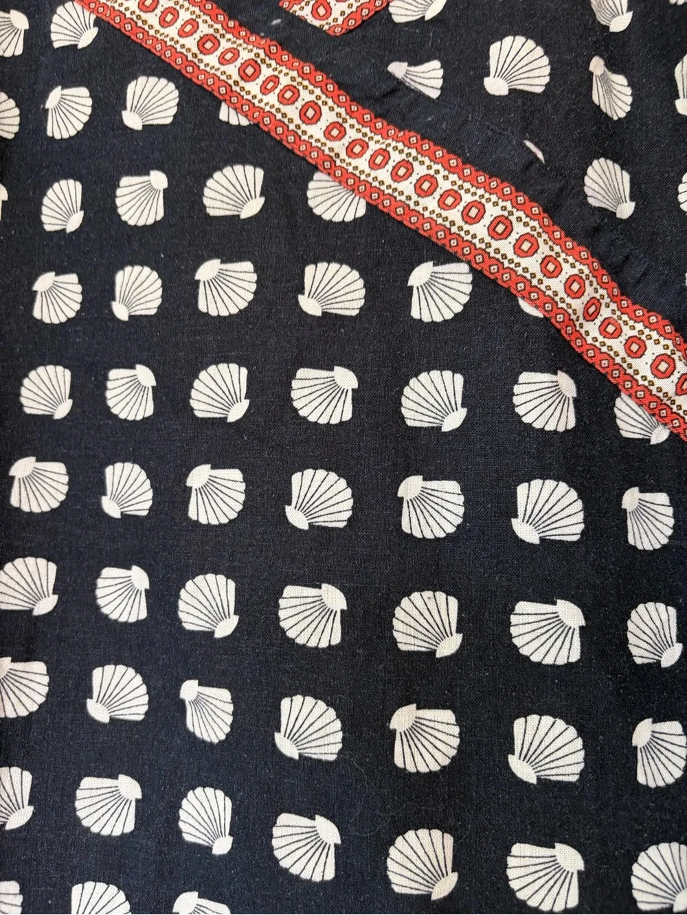 Ann Taylor Linen Blend Black Shell-Print Top with Red Contrast Trim